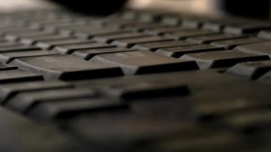 Adamın elleri metni yazın