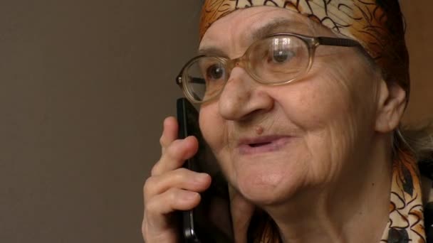 Бабушка (пожилая женщина) ) — стоковое видео