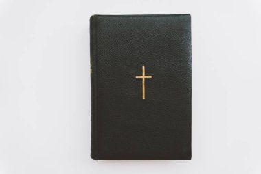 Altın bir haç, Katolik bir kitap ile altın sayfalar ve sembolleri ile Katolik Rehberi. İsa Mesih'e Katolik inanç