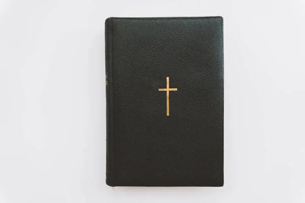 Catholic book with a gold cross, a Catholic book with gold pages and symbols. Catholic faith in Jesus Christ — Stock Photo, Image