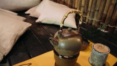 Çay töreni. Tang Hanedanı tarzında çay gibi demleyin. Çin çay orijinal yöntemi bira aşamalı bir tören. 