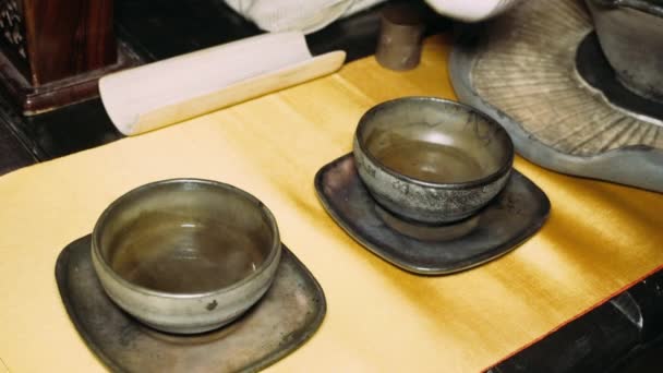 Τελετή του τσαγιού. Τσάι ζυθοποιία στο στυλ της δυναστείας των Τανγκ. Μια σταδιακή τελετή της ζυθοποιίας κινέζικο τσάι η αρχική μέθοδος. — Αρχείο Βίντεο