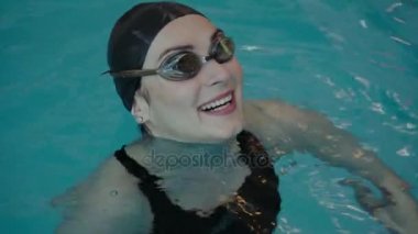 profesyonel yüzücü Havuzu. Aktif spor su. Yüzme havuzunda Olimpiyat madalya