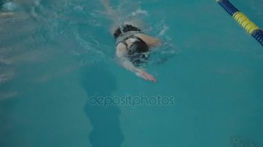 profesyonel yüzücü Havuzu. Aktif spor su. Yüzme havuzunda Olimpiyat madalya