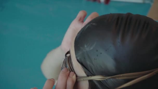 nageur professionnel dans la piscine. Sports actifs dans l'eau. Médaillé olympique en piscine 