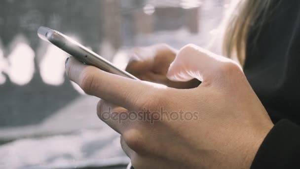 Close-up of the phone in the hands of European girls. Correspondence of young people in social networks. — Stock Video