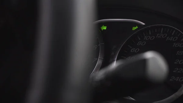 The dashboard of the car. The indicator on the dashboard of the car. Green arrow turning — Stock Photo, Image