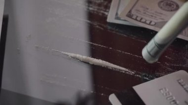 Haddelenmiş 100 dolarlık banknot homurdandı kokain 
