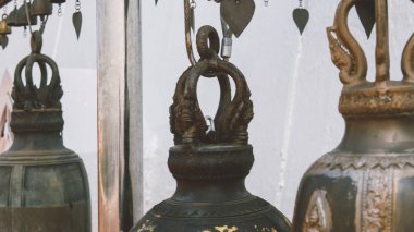 ayin Budist çan turist Asya close-up yerleştirir. Budizm Tayland