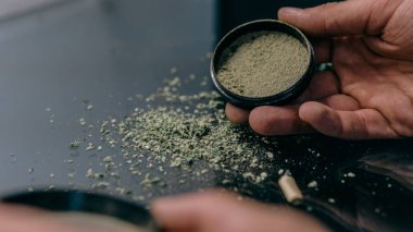 Sigara için her türlü ot. Tıbbi kullanım Thc kavramı ve Cbd