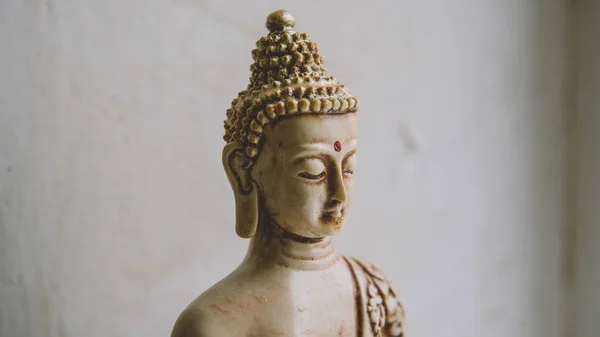 Un simbolo del Buddismo. Statua di Buddha — Foto Stock