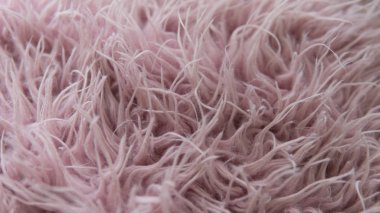 Yapay kürk pembe renk. Moda için yapay kürk gider