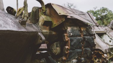 Vietnamca askeri müze yakalanan ekipman bir sergi ile. Kupa Amerikan askeri teçhizat