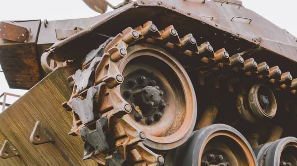 El museo militar vietnamita con una exposición de equipos capturados. Trofeo Equipamiento militar americano — Foto de Stock