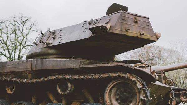 El museo militar vietnamita con una exposición de equipos capturados. Trofeo Equipamiento militar americano — Foto de Stock