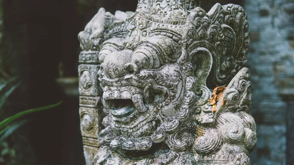 传统的泰国雕像。在泰国的猿传统和佛教神, 泰国的光荣精神 — 图库照片