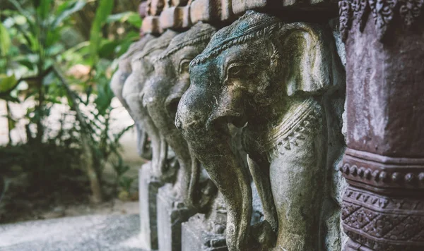 Тайский слон статуя крупным планом. Dusit Dhewa - Samui Cultural Center and Fine Art of South East Asia — стоковое фото