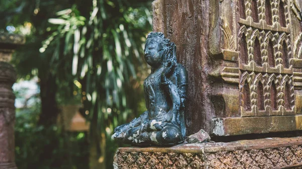 巴厘岛传统石雕像以恶魔和神的形式特写. — 图库照片