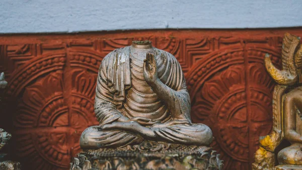 Σπασμένο άγαλμα του Βούδα γκρο πλαν — Φωτογραφία Αρχείου