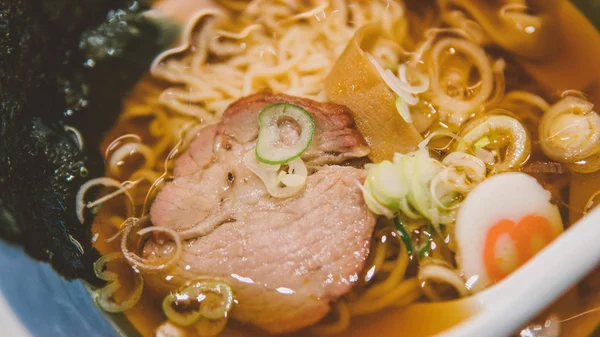 Sopa japonesa ramen close-up — Fotografia de Stock