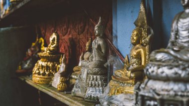 Tapınak yakın çekim Tay heykeller. Buda murtis detaylı olarak ayrıntıları