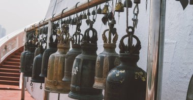  Budist çan Manastırı yakın çekim içinde. WAT Saket Bangkok - altın Dağı Tapınağı