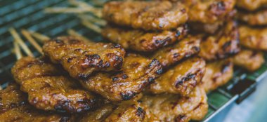  Tay Pazar yakın çekim üzerinde et kebap. 