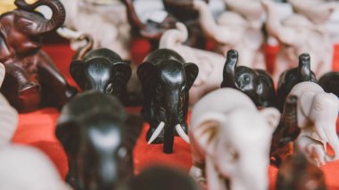  Tay fil Hediyelik eşya yakın çekim. Tayland Hediyelik eşya pazarlarda, Bangkok