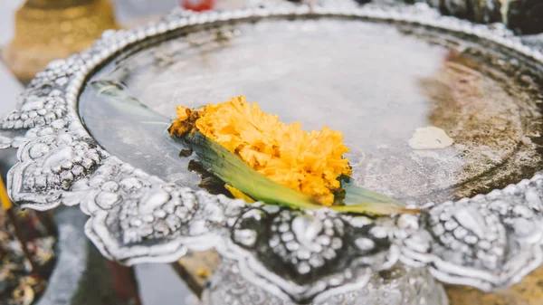 Ringelblume Nahaufnahme thailändische traditionelle buddhistische Blume — Stockfoto