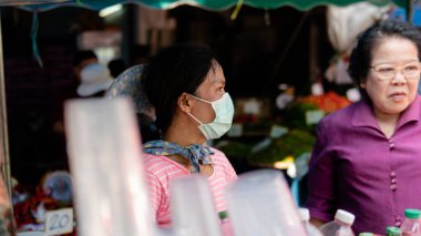 Bangkok, Tayland - 21 Şubat 2020: Coronavirüs enfeksiyonu Covid-19. Şehirdeki enfeksiyonu önlemek için güvenlik tedbirleri