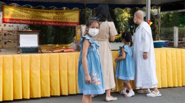 Bangkok, Tayland - 21 Şubat 2020: Coronavirüs enfeksiyonu Covid-19. Şehirdeki enfeksiyonu önlemek için güvenlik tedbirleri