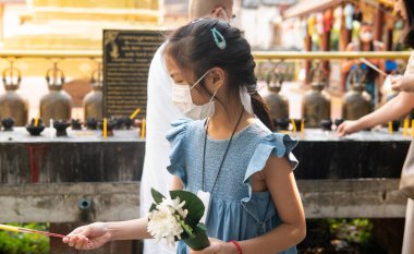 Bangkok, Tayland - 21 Şubat 2020: Coronavirüs enfeksiyonu Covid-19. Şehirdeki enfeksiyonu önlemek için güvenlik tedbirleri