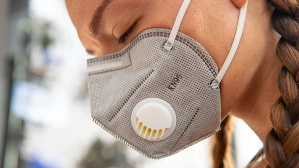 Bangkok, Tayland - 21 Şubat 2020: Coronavirüs enfeksiyonu Covid-19. Şehirdeki enfeksiyonu önlemek için güvenlik tedbirleri