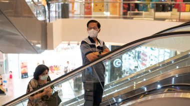 Bangkok, Tayland - 21 Şubat 2020: Coronavirüs enfeksiyonu Covid-19. Şehirdeki enfeksiyonu önlemek için güvenlik tedbirleri