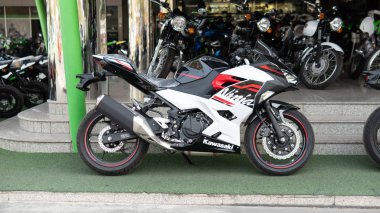 Bangkok, Tayland -24 Şubat 2020: Otomobil merkezinde Honda spor motosikletlerinin yeni modelleri