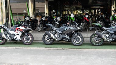 Bangkok, Tayland - 24 Şubat 2020: Honda Ninja motosikletlerinin yeni modelleri