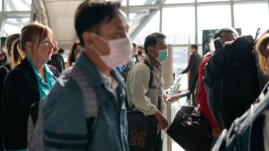 Bangkok, Tayland - 9 Mart 2020: havaalanlarında koronavirüs salgını Covid-19. Virüsün tüm dünyaya yayılmasını engellemek için karantina ve koruyucu önlemler