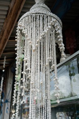 Bali ahşap hatıra eşyaları ve el sanatları. Endonezya ve Bali 'den çeşitli turist el sanatları ve iç malzemeler