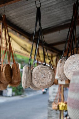 Geleneksel bale turist çantaları. Klasik Balili Rattan Çantaları