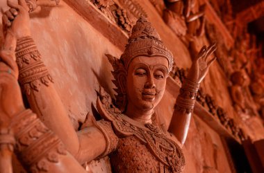 Wat Ratchathammaram - Koh Samui 'nin ikonik tapınaklarından biri, Tayland ulusunun mimarisi ve kültürü..