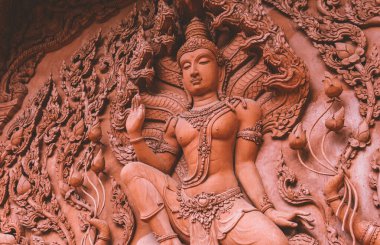 Wat Ratchathammaram, Koh Samui 'nin ikonik tapınaklarından biri, Tayland ulusunun mimarisi ve kültürü.