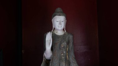 Budist ve Hindu tanrı heykelleri ayin ve geleneklerinde bugün