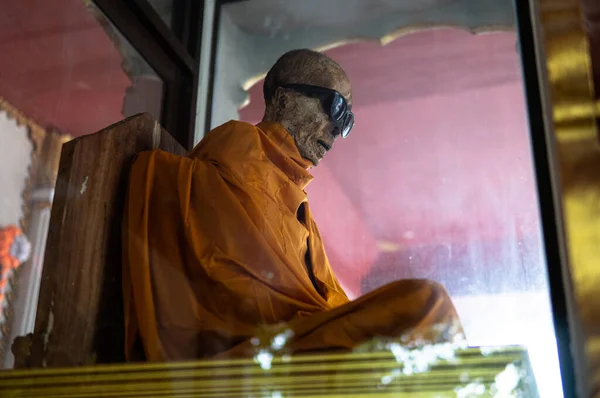 Monaco Mummificato Nel Tempio Wat Khunaram Sull Isola Koh Samui — Foto Stock