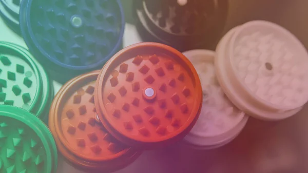 Sigara içmek için THC CBD esrar tomurcukları hazırlayın