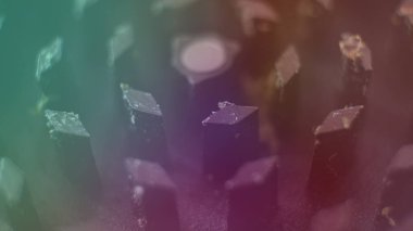 Büyüyen sativa ve indica türleri kapalı alanda.