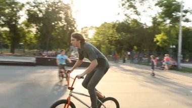 BMX sürücüsü çeşitli skatepark 24.07.2014 Mariupol içinde tarih mu