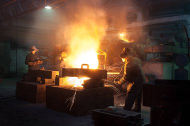 Metalurji tesisi, sıcak metal döküm.