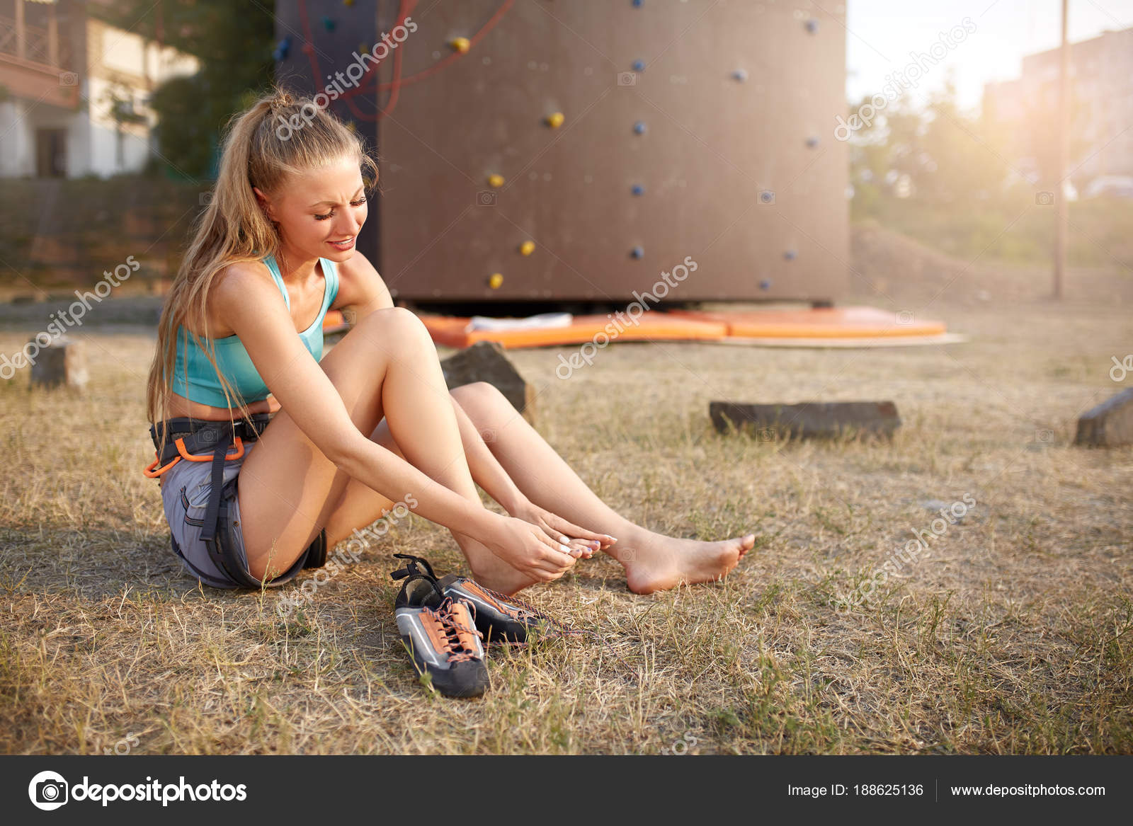https://st3.depositphotos.com/5189659/18862/i/1600/depositphotos_188625136-stock-photo-young-pretty-woman-having-a.jpg