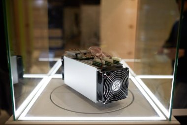 Cryptocurrency madencilik ekipmanları - ASIC - uygulama özel tümleşik devre çiftlik stand Expo