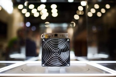 Cryptocurrency madencilik ekipmanları - ASIC - uygulama özel tümleşik devre çiftlik stand Expo